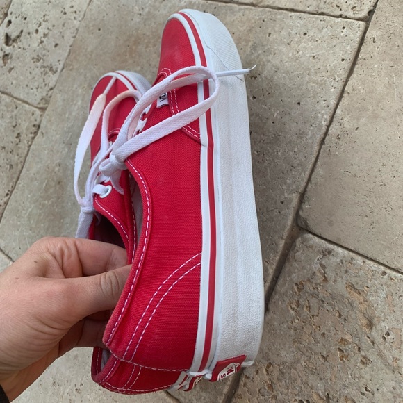 Red Van Authentic - Picture 8 of 11